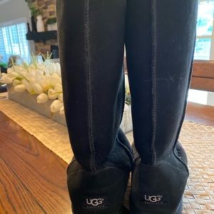 Uggs Women’s wide size 10